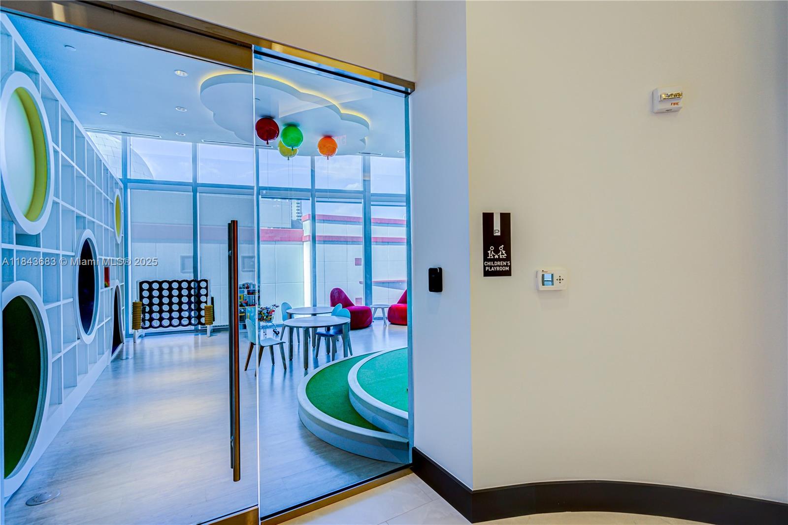 image Paramount Miami World Cen73