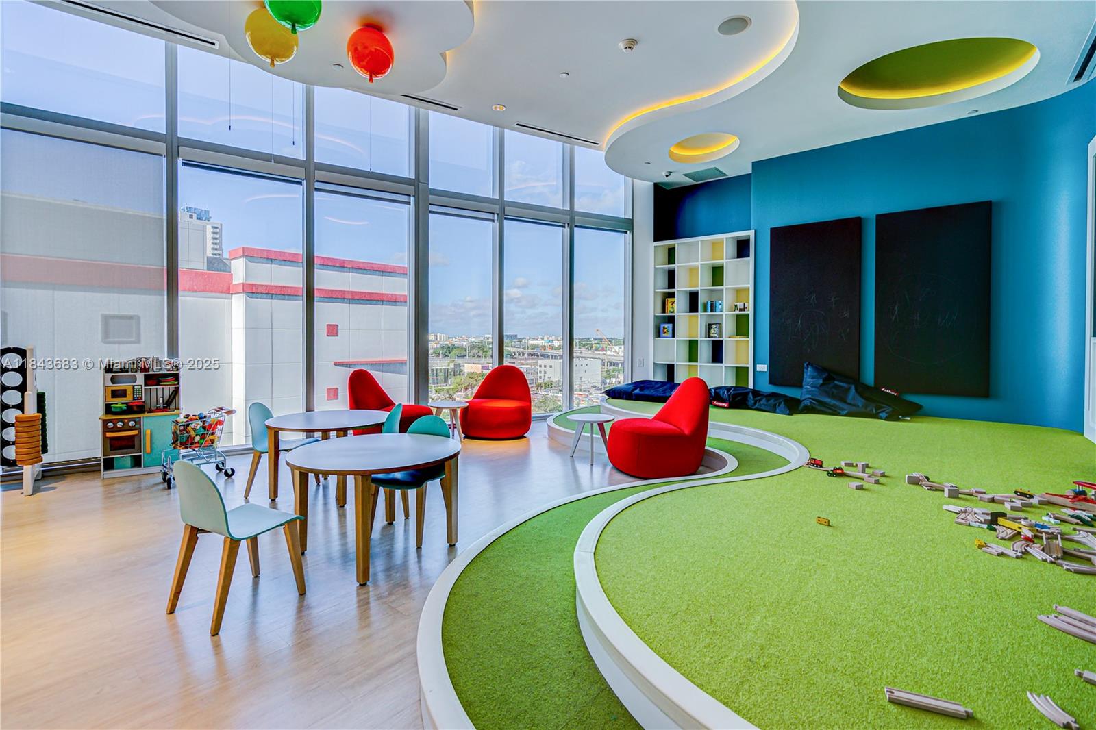 image Paramount Miami World Cen74