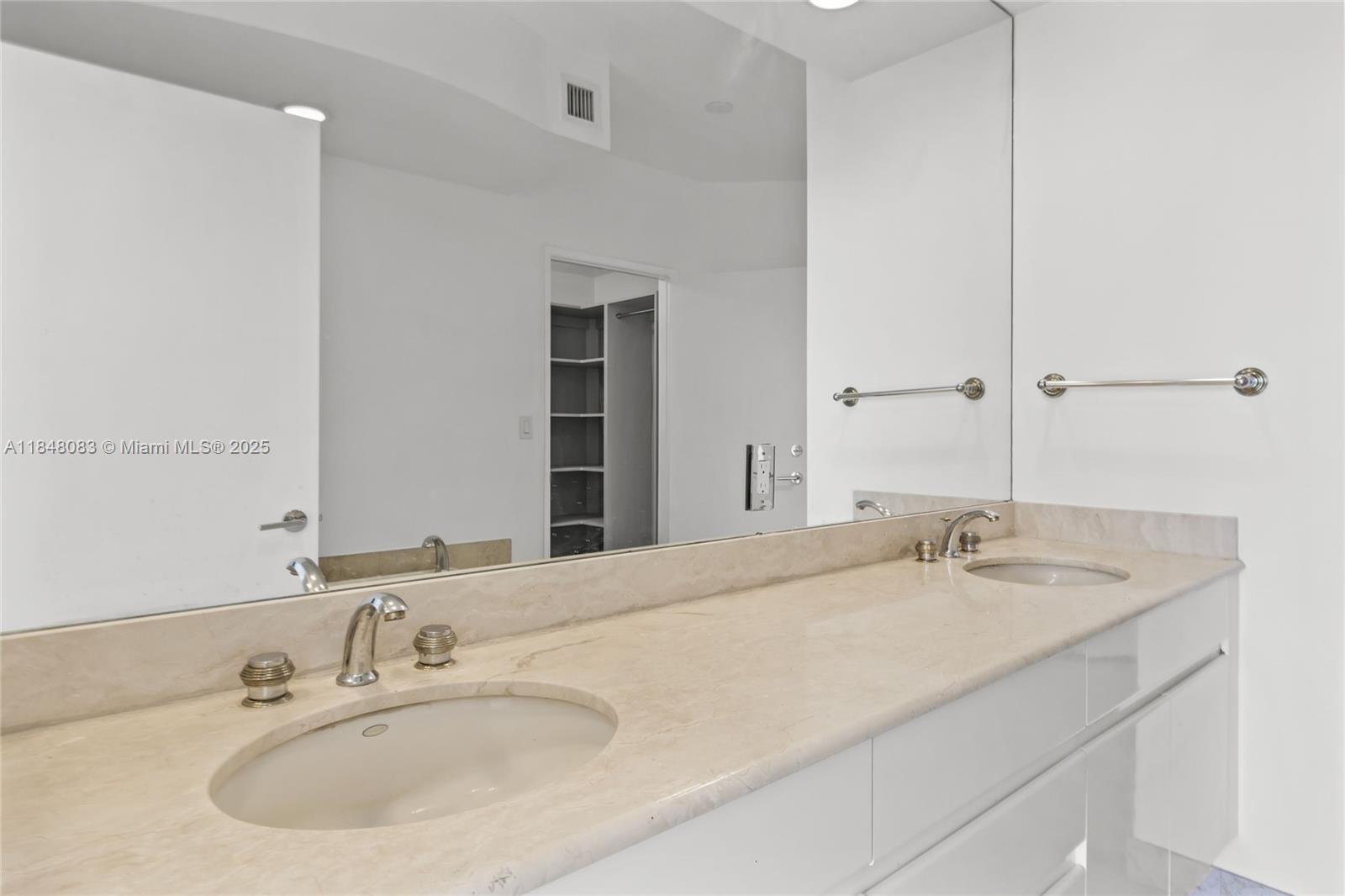 703 Crandon Blvd #PH-3 Key Biscayne, FL 33149 703 Crandon Blvd #PH-3 Key Biscayne, FL 33149