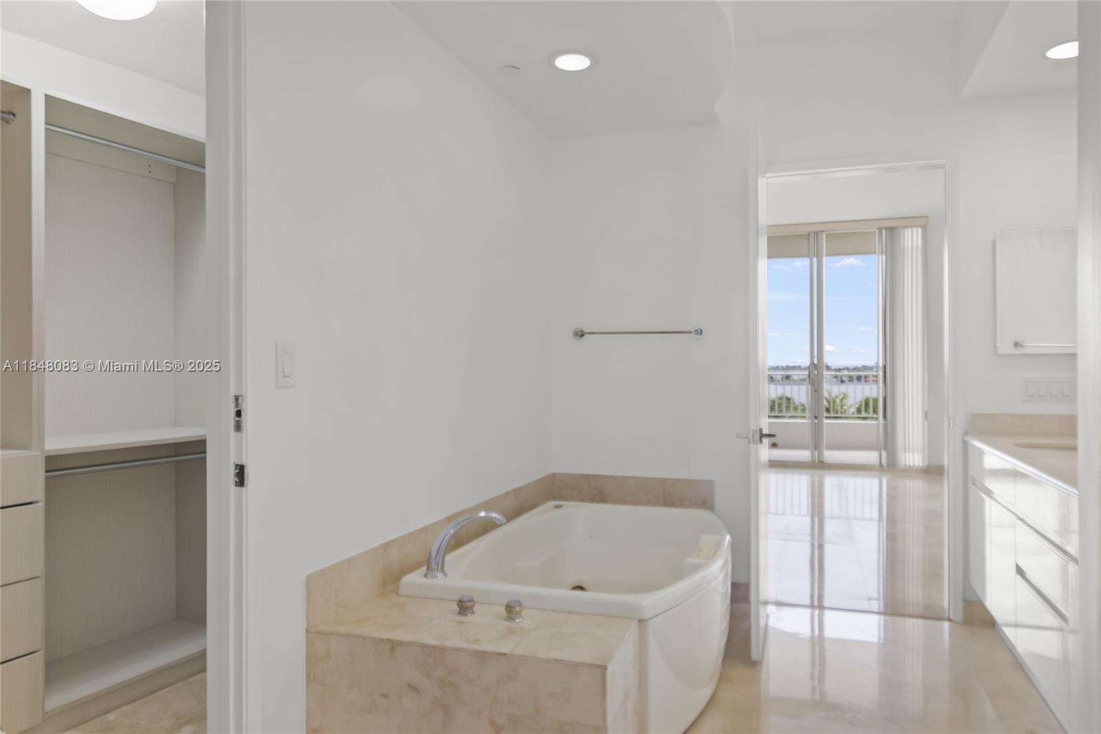 703 Crandon Blvd #PH-3 Key Biscayne, FL 33149 703 Crandon Blvd #PH-3 Key Biscayne, FL 33149