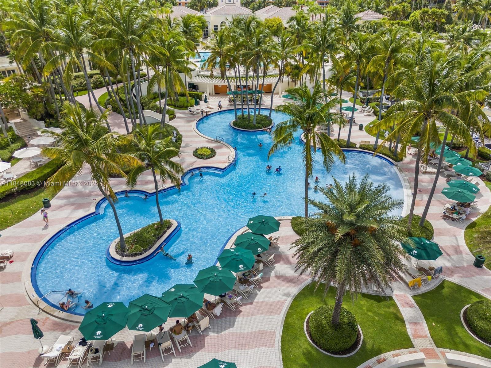 703 Crandon Blvd #PH-3 Key Biscayne, FL 33149 703 Crandon Blvd #PH-3 Key Biscayne, FL 33149
