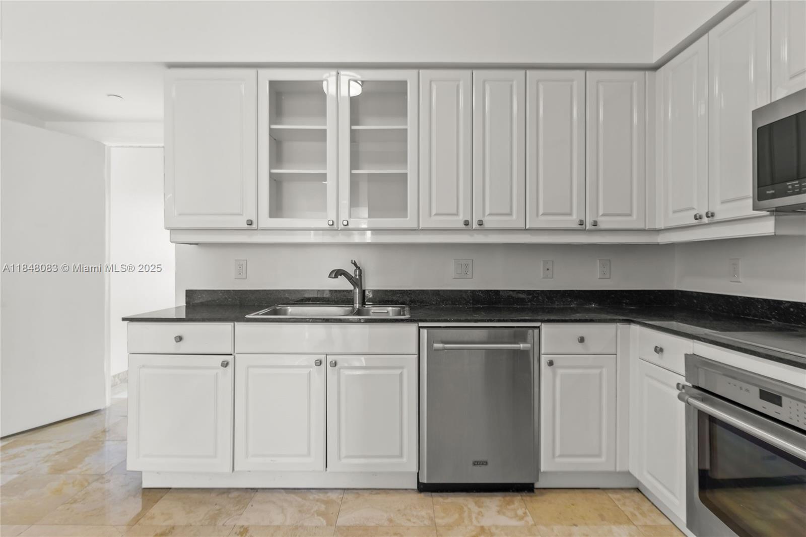 703 Crandon Blvd #PH-3 Key Biscayne, FL 33149 703 Crandon Blvd #PH-3 Key Biscayne, FL 33149