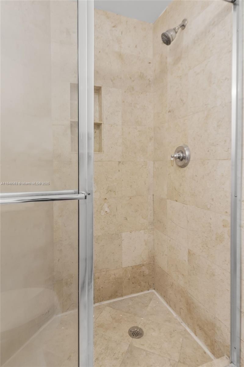 703 Crandon Blvd #PH-3 Key Biscayne, FL 33149 703 Crandon Blvd #PH-3 Key Biscayne, FL 33149