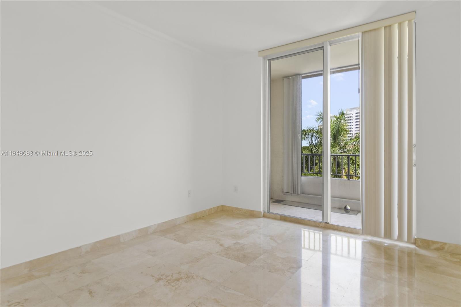 703 Crandon Blvd #PH-3 Key Biscayne, FL 33149 703 Crandon Blvd #PH-3 Key Biscayne, FL 33149