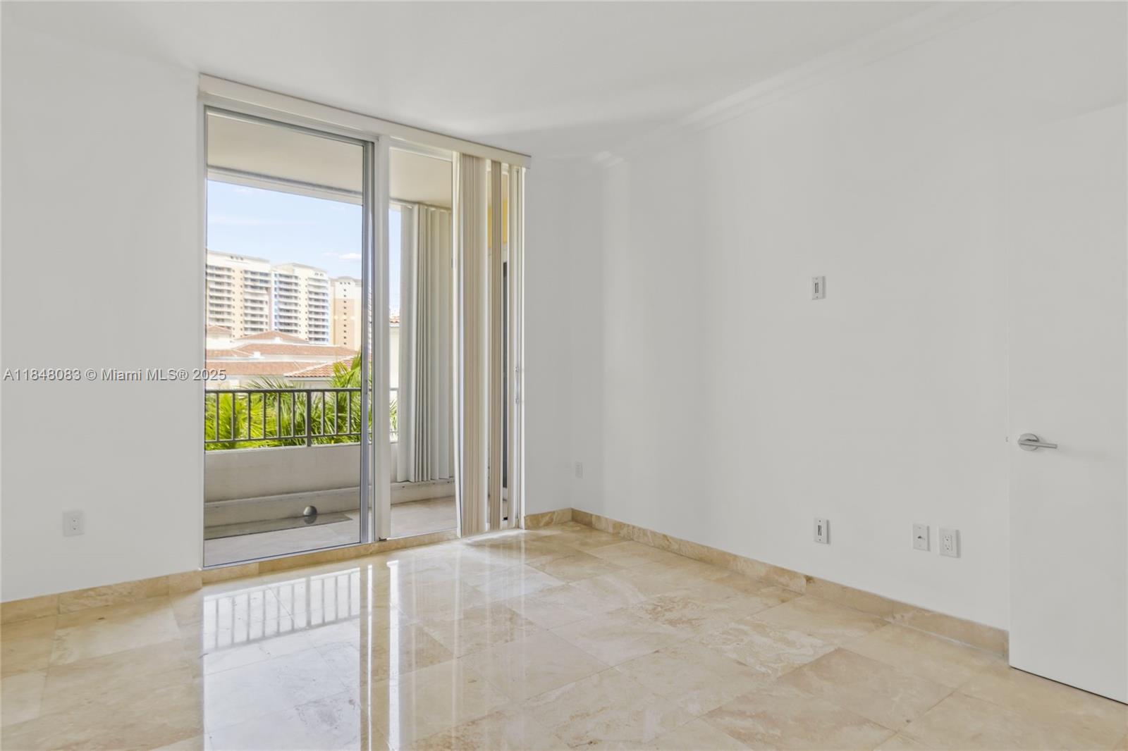 703 Crandon Blvd #PH-3 Key Biscayne, FL 33149 703 Crandon Blvd #PH-3 Key Biscayne, FL 33149
