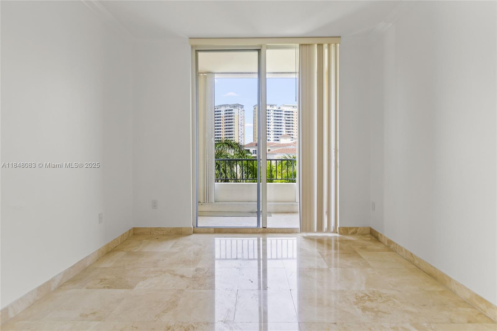 703 Crandon Blvd #PH-3 Key Biscayne, FL 33149 703 Crandon Blvd #PH-3 Key Biscayne, FL 33149