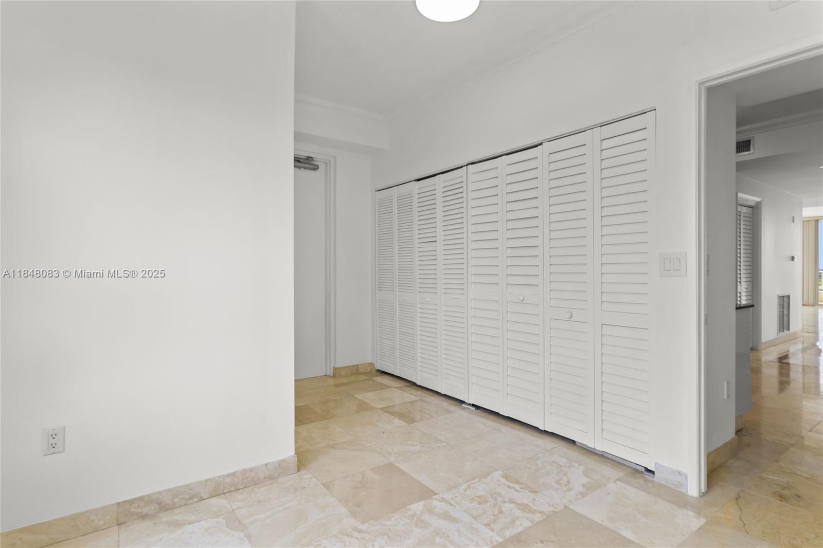703 Crandon Blvd #PH-3 Key Biscayne, FL 33149 703 Crandon Blvd #PH-3 Key Biscayne, FL 33149
