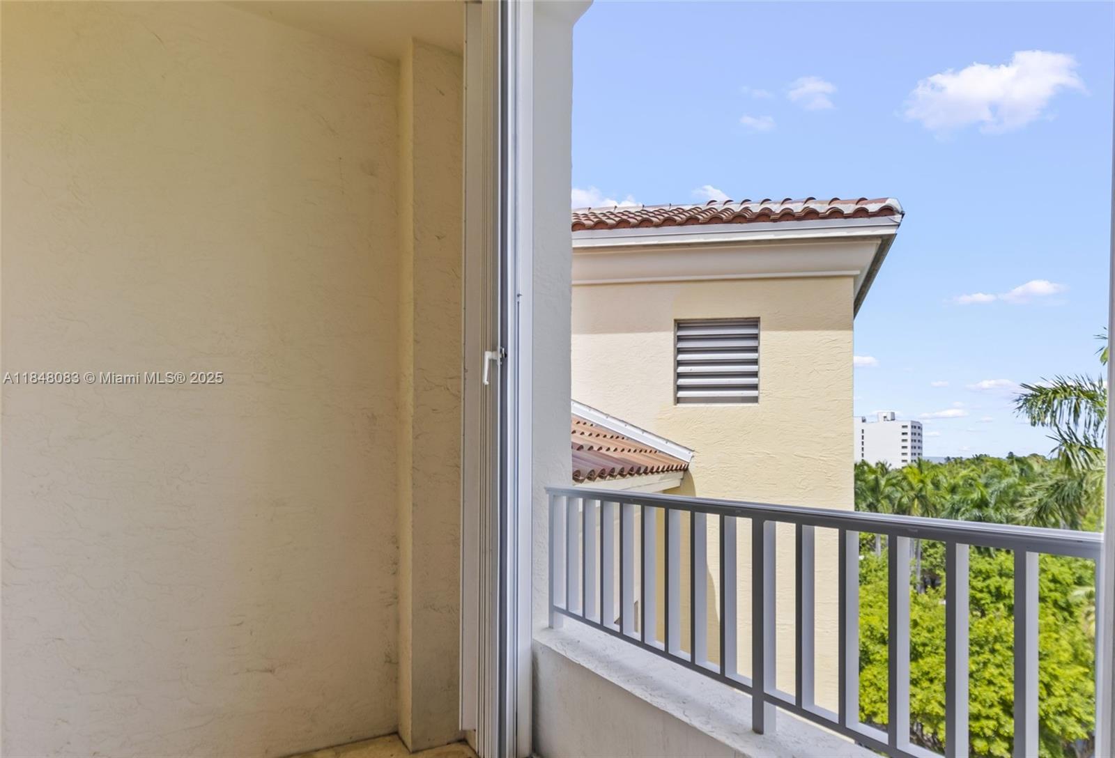 703 Crandon Blvd #PH-3 Key Biscayne, FL 33149 703 Crandon Blvd #PH-3 Key Biscayne, FL 33149