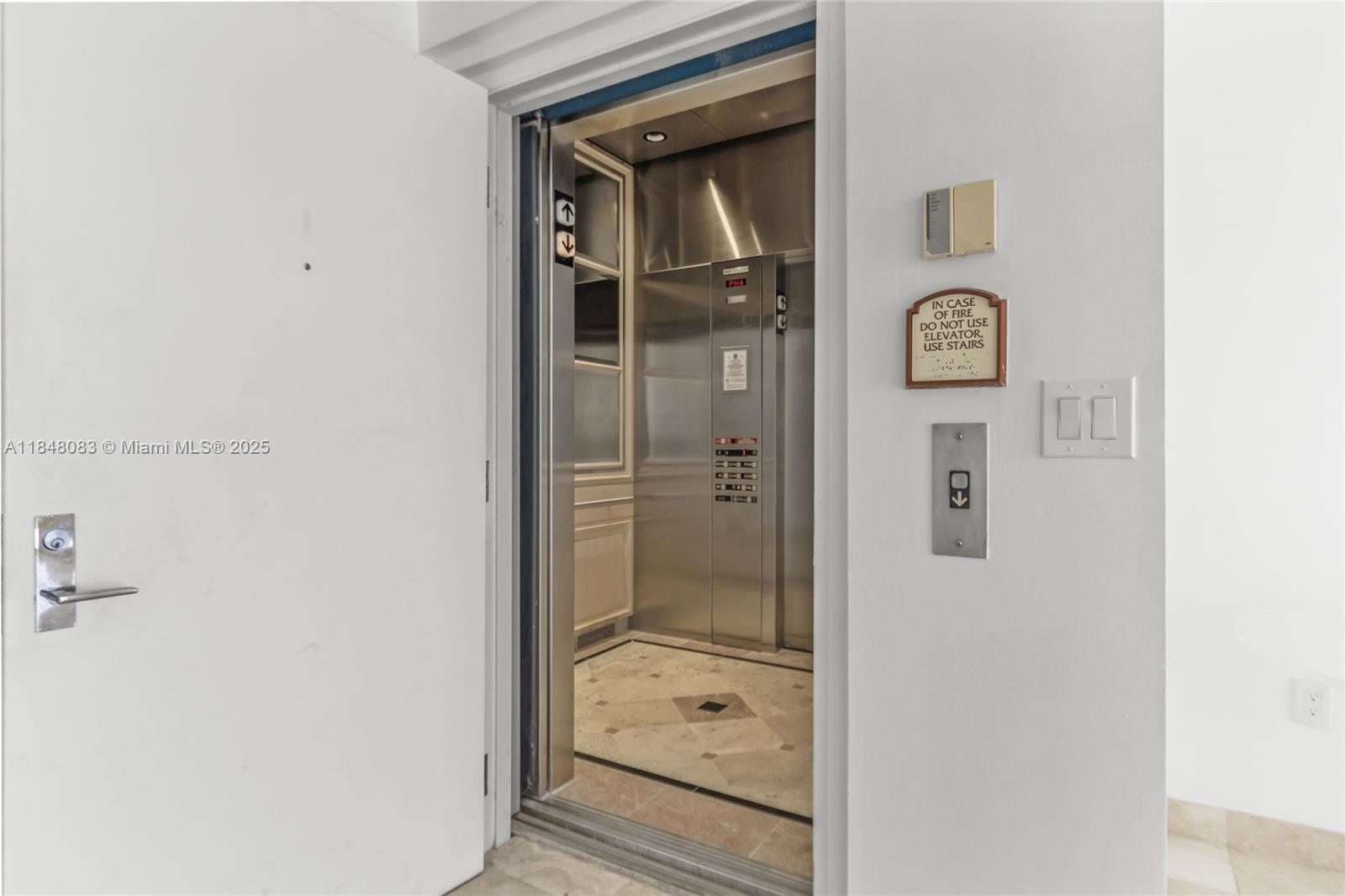 703 Crandon Blvd #PH-3 Key Biscayne, FL 33149 703 Crandon Blvd #PH-3 Key Biscayne, FL 33149