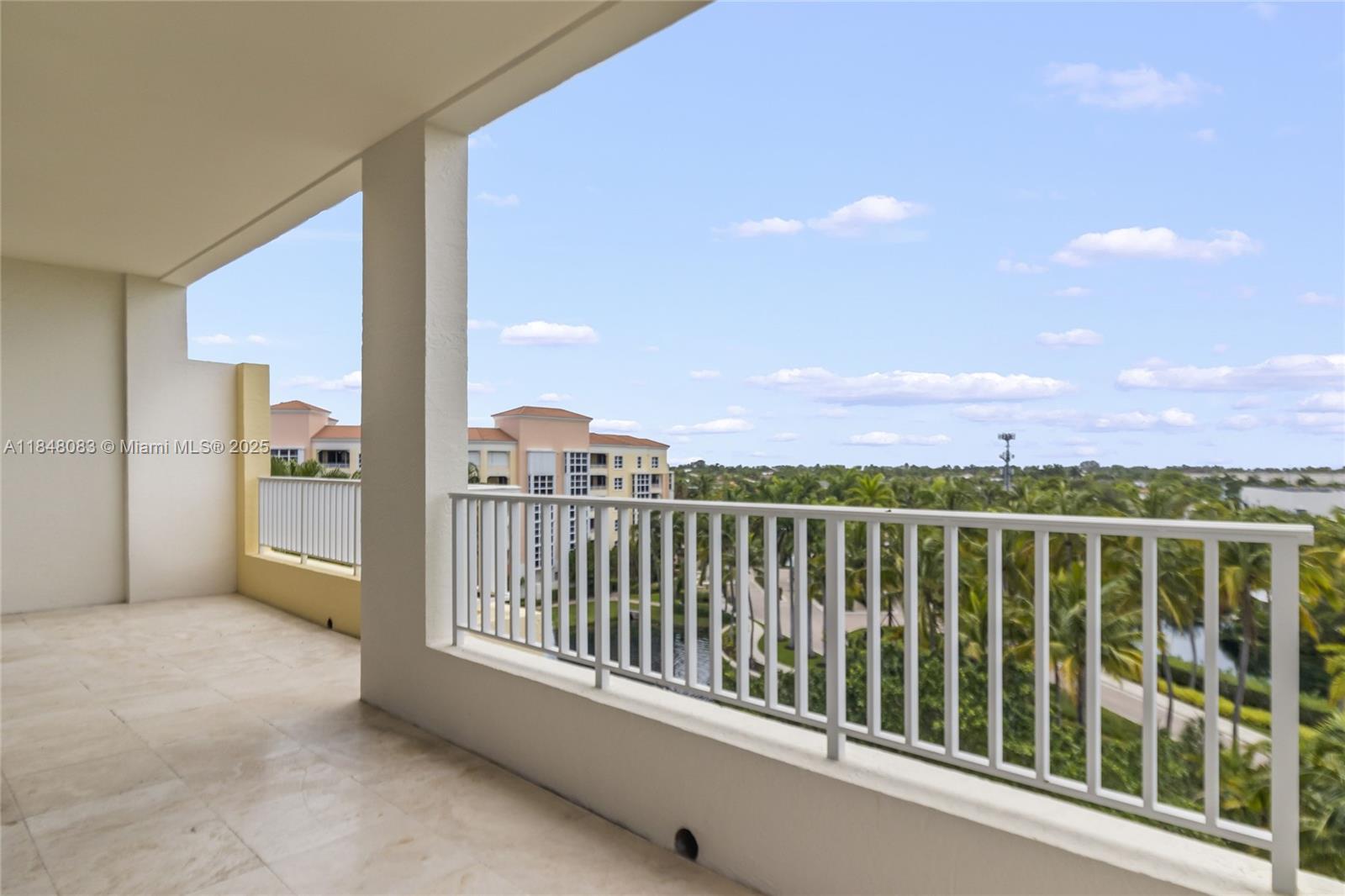 703 Crandon Blvd #PH-3 Key Biscayne, FL 33149 703 Crandon Blvd #PH-3 Key Biscayne, FL 33149