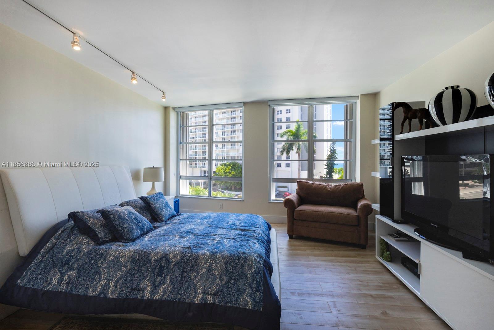 5660 Collins Ave #4B Miami Beach, FL 33140