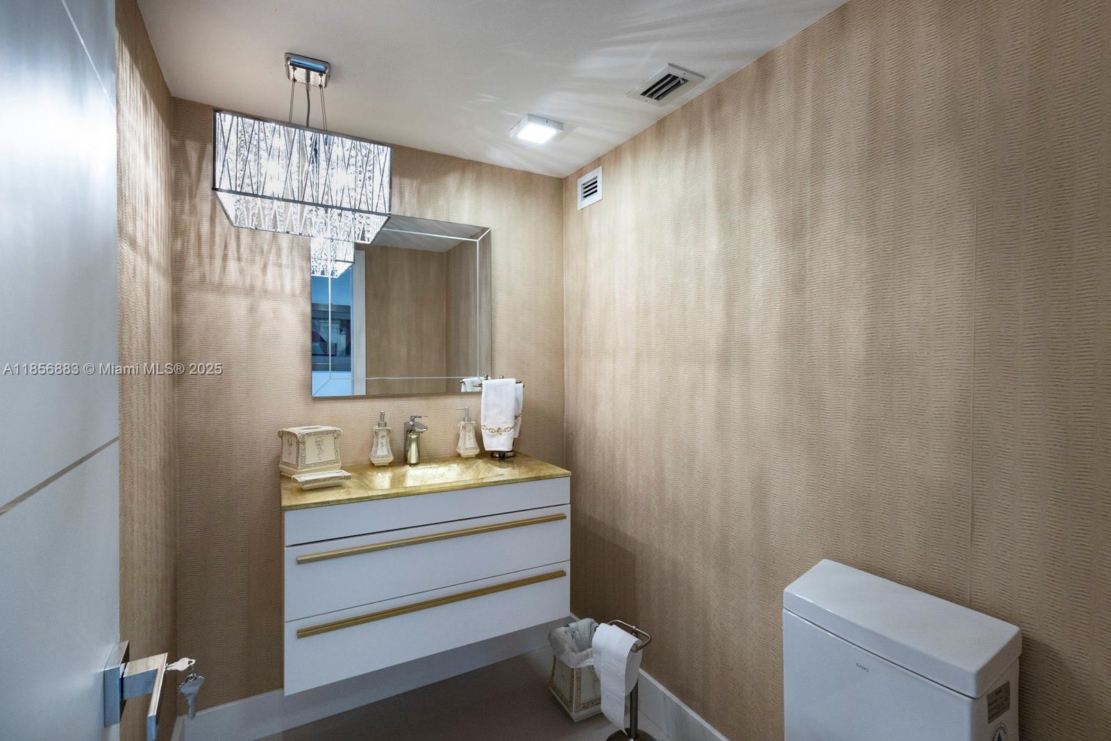 5660 Collins Ave #4B Miami Beach, FL 33140