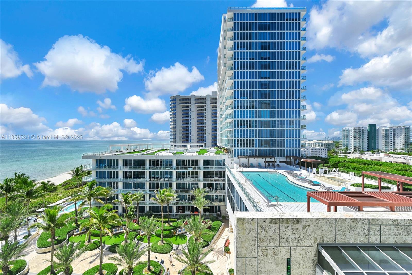 image Central Carillon Beach C26