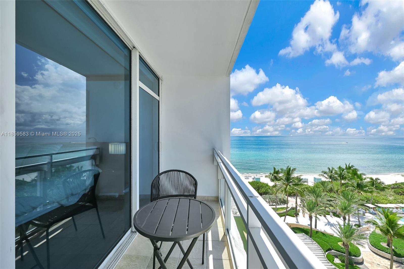 image Central Carillon Beach C27