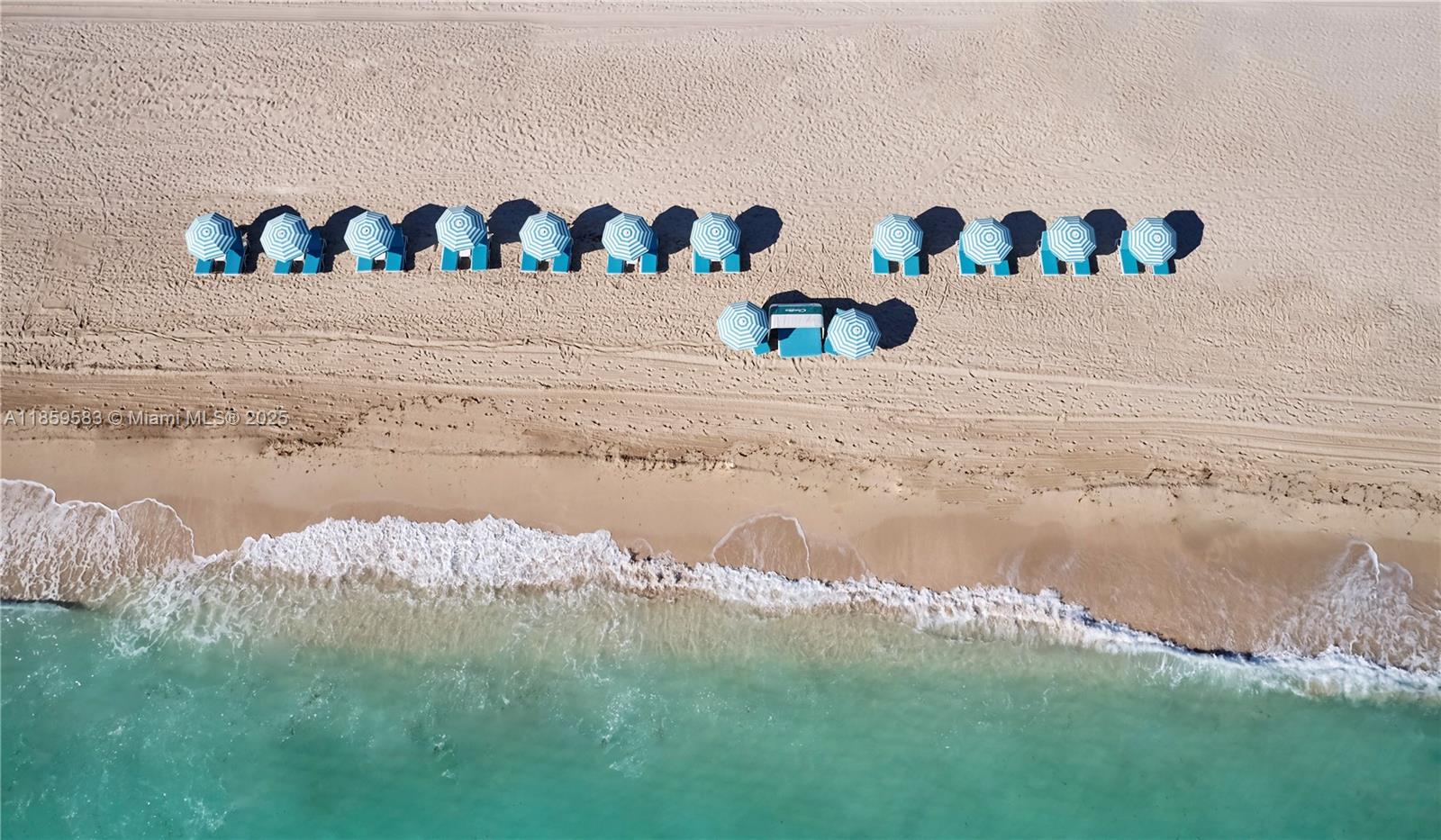 image Central Carillon Beach C33