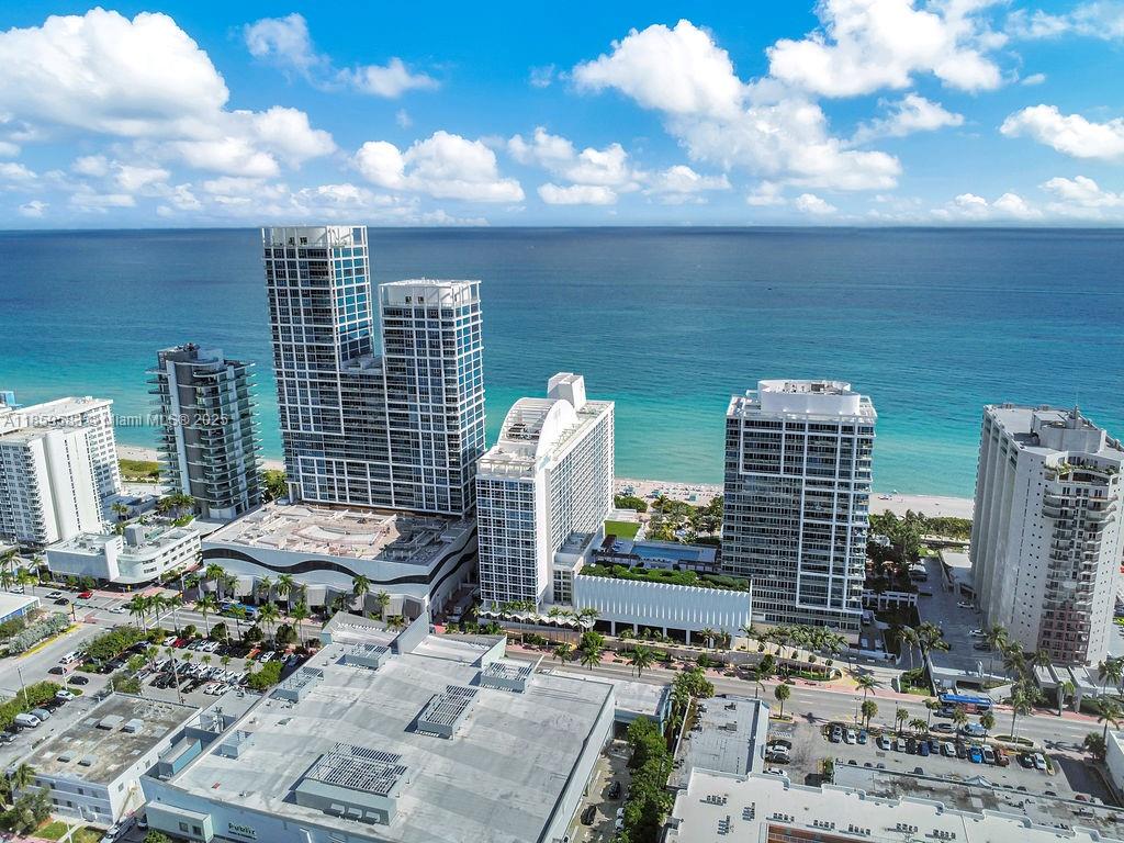 image Central Carillon Beach C38