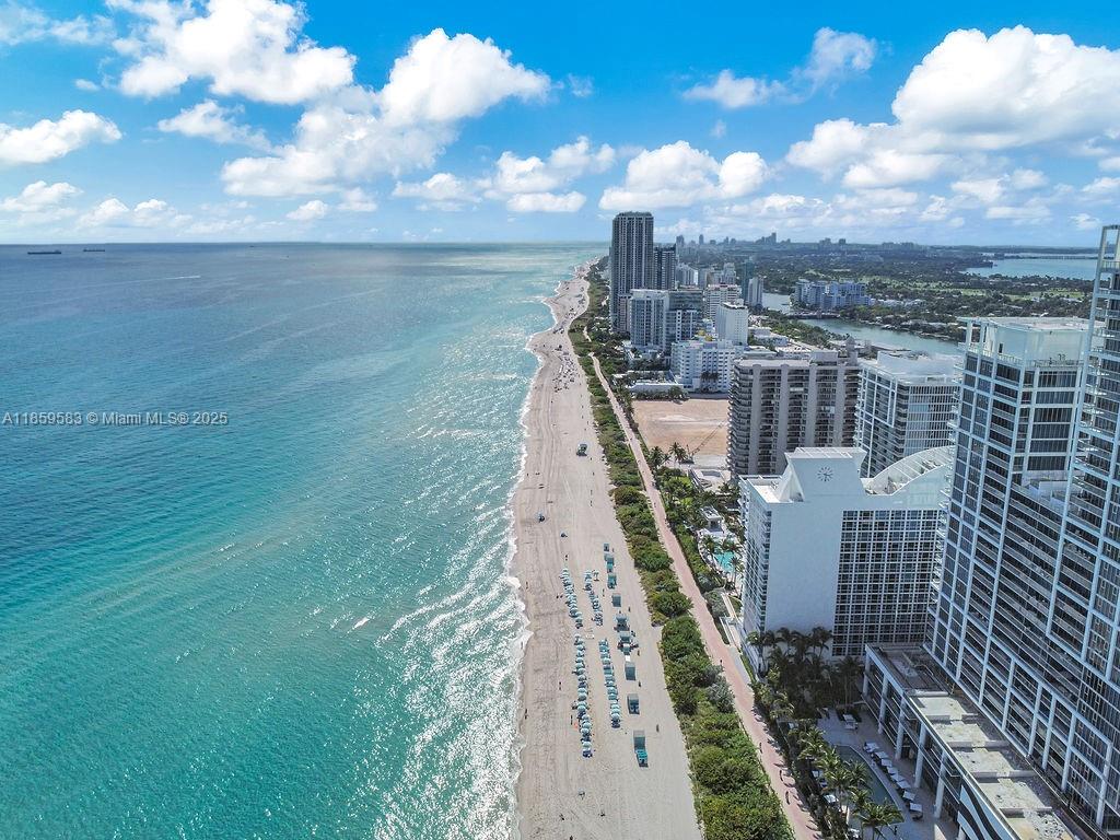 image Central Carillon Beach C43