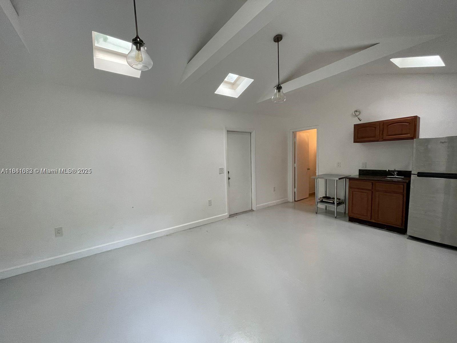 118 NW 24th St #8