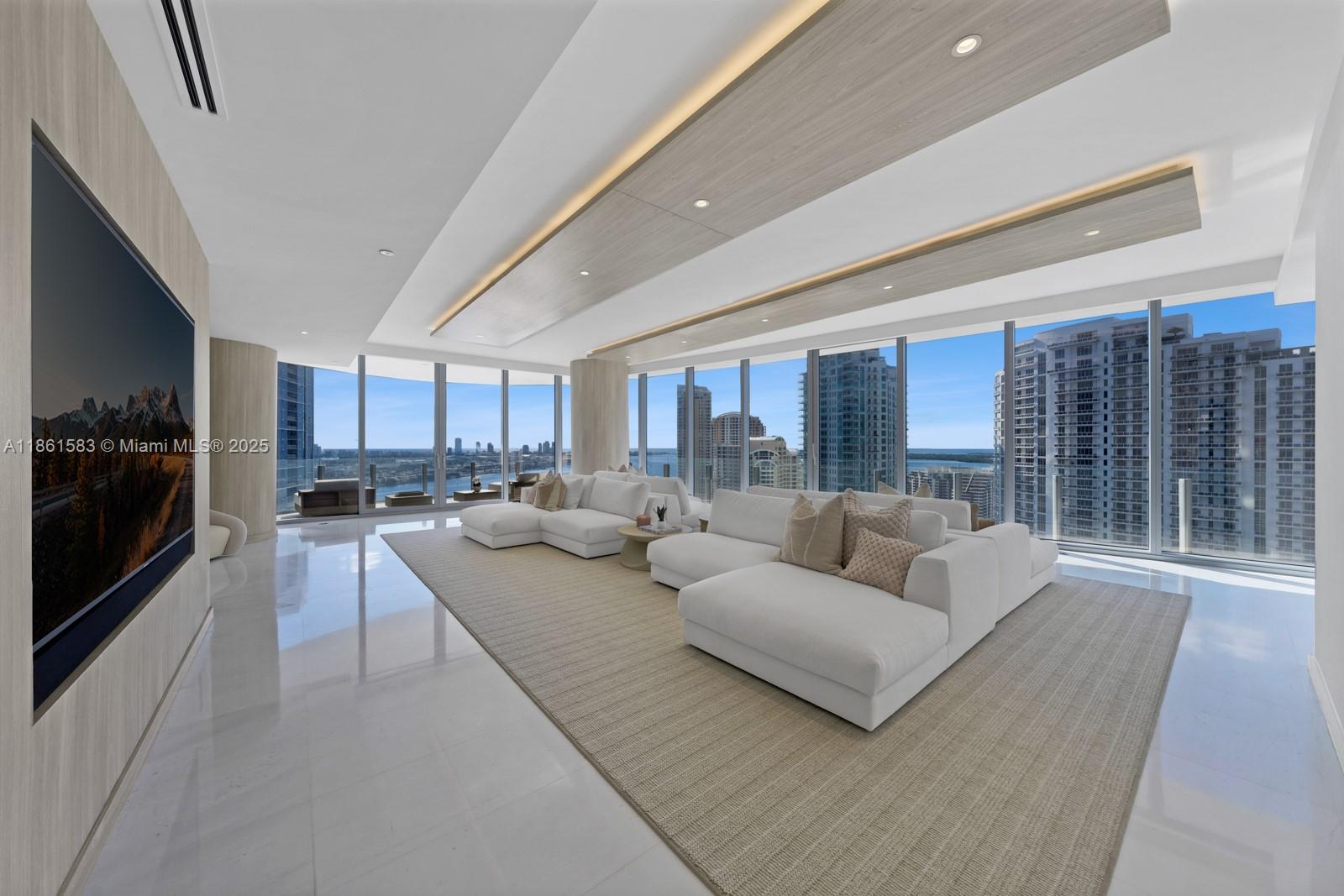 300 Biscayne Blvd Way #2701