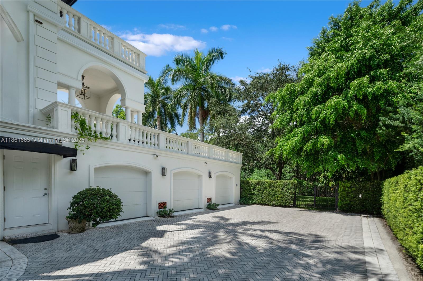 26 Tahiti Bch Is Rd Coral Gables, FL 33143 26 Tahiti Bch Is Rd Coral Gables, FL 33143