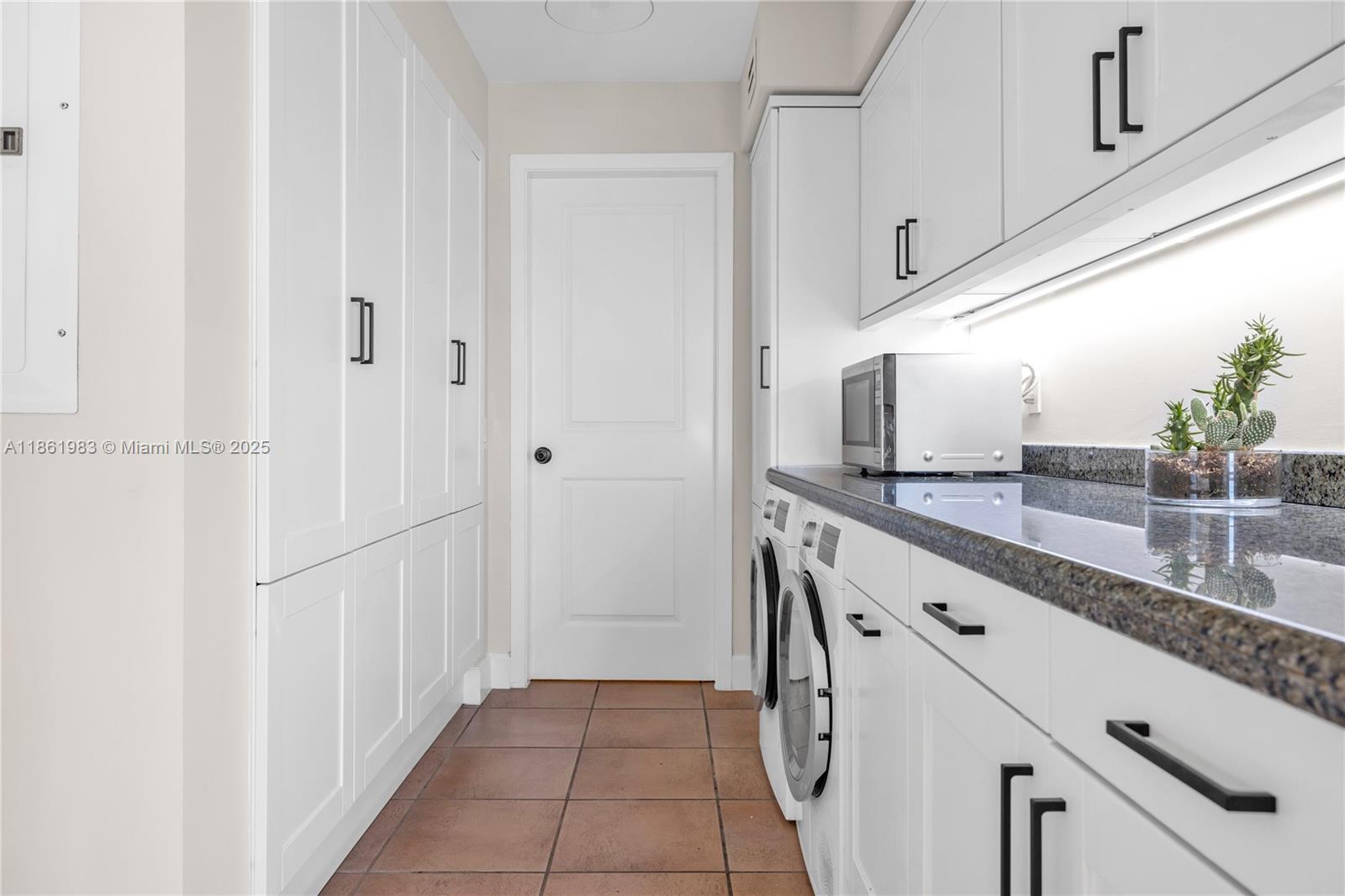 615 E Ocean Dr #6A Key Biscayne, FL 33149