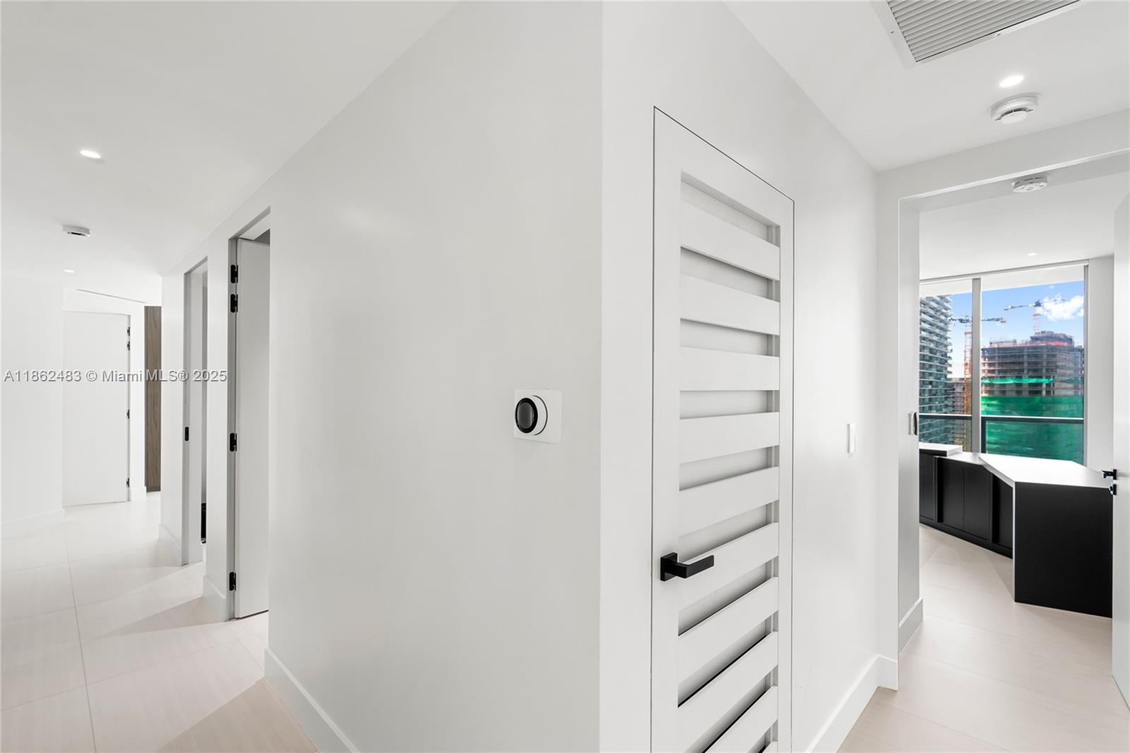 image Axis On Brickell25