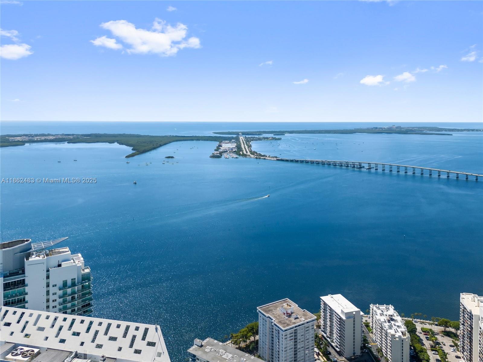 image Axis On Brickell75