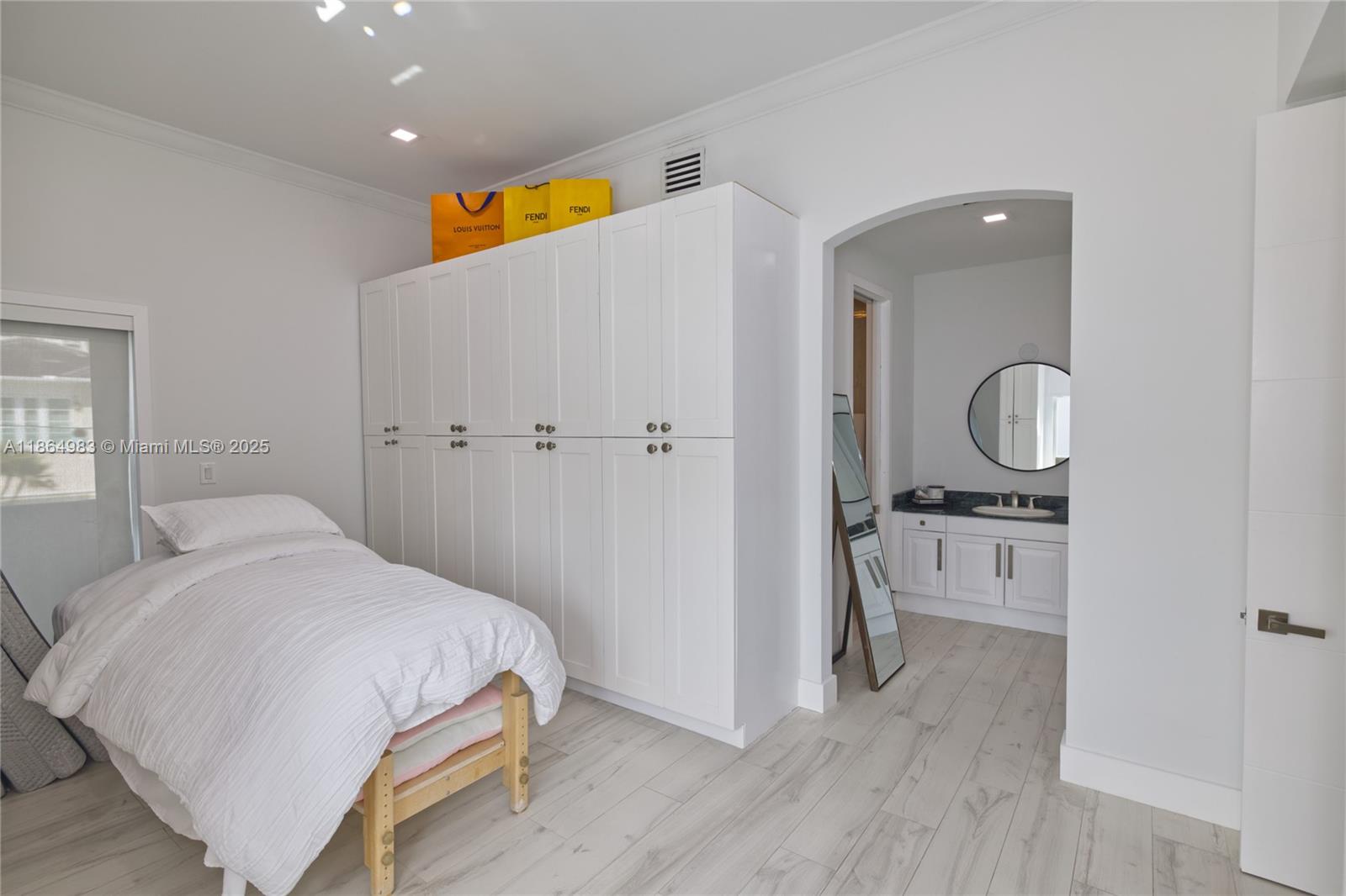 3368 NE 169th St North Miami Beach, FL 33160