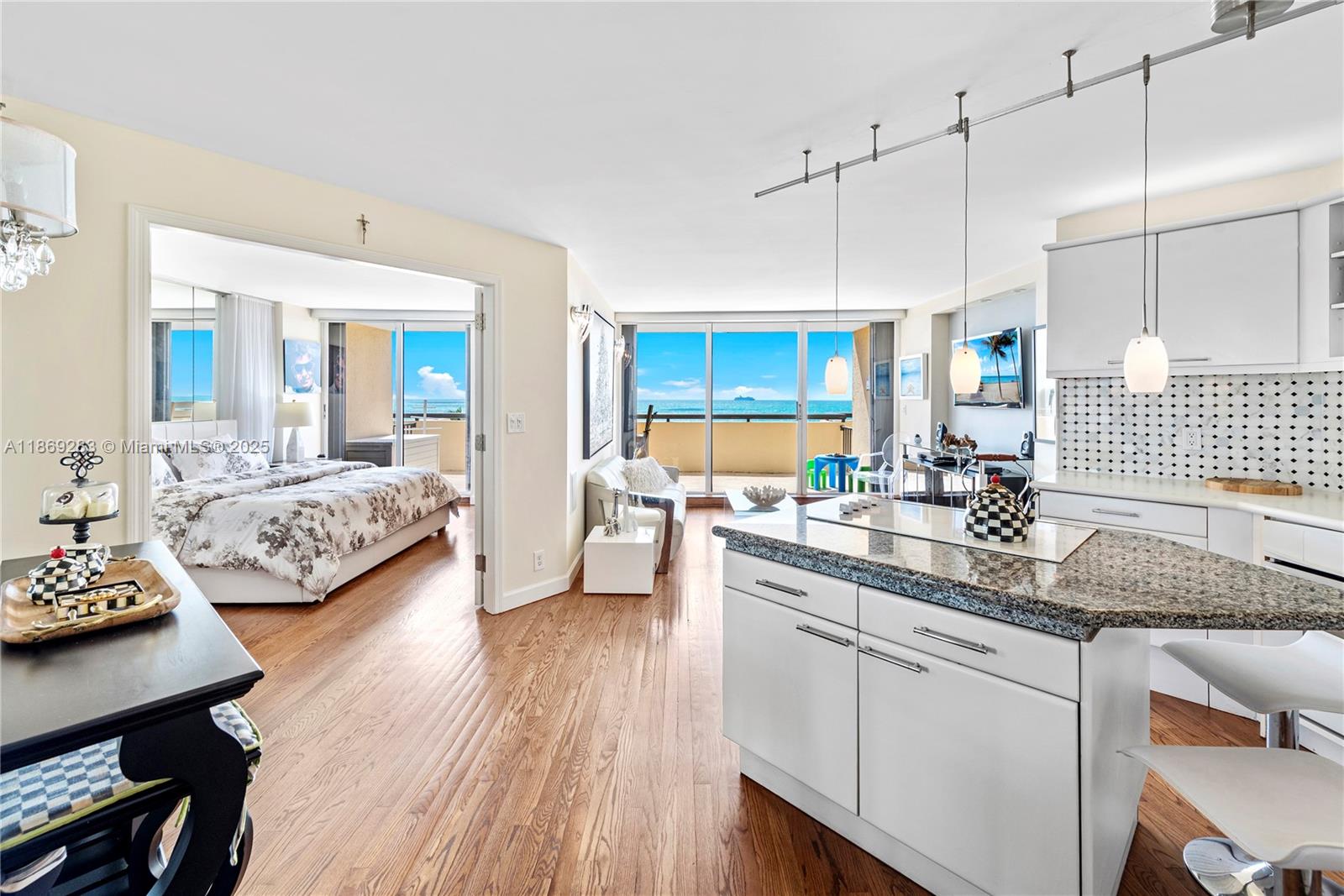2555 Collins Ave #607