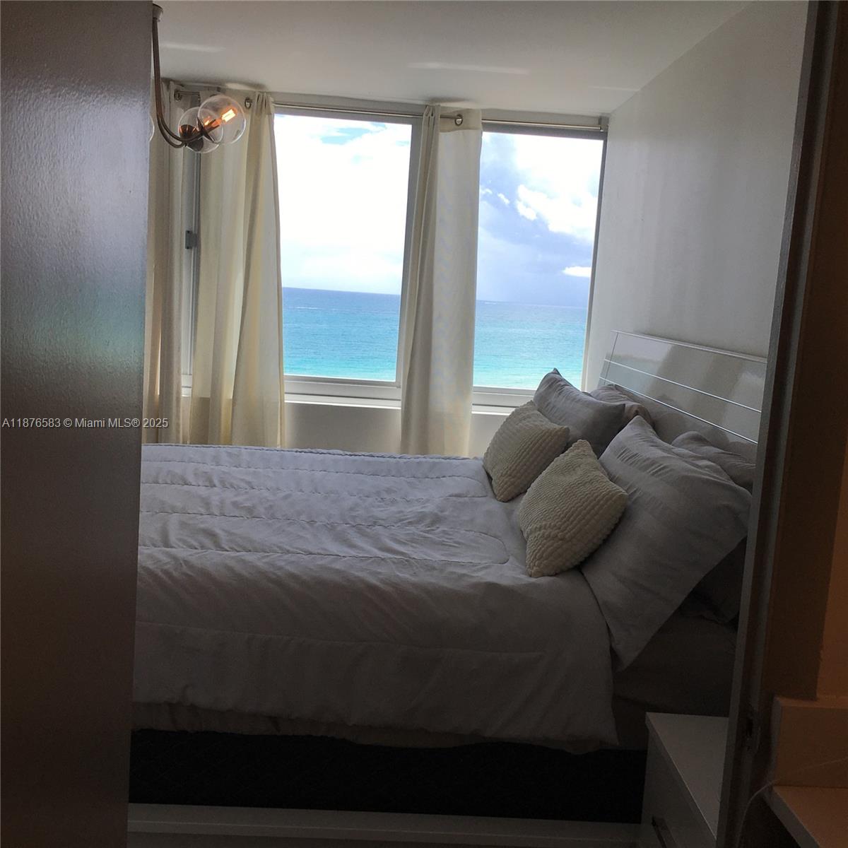 7135 Collins Ave #1022