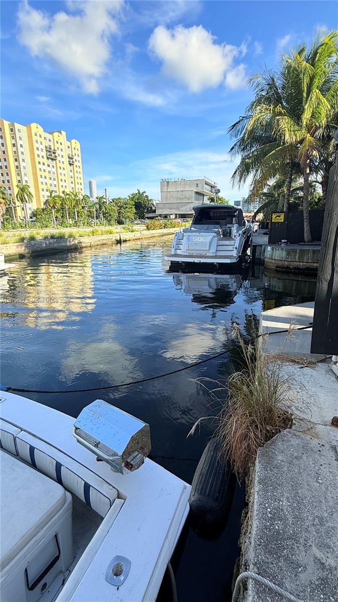 691 NW 7th St Rd Miami, FL 33136