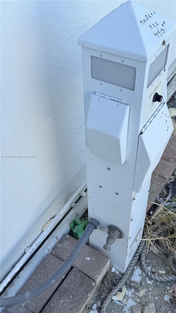 691 NW 7th St Rd Miami, FL 33136