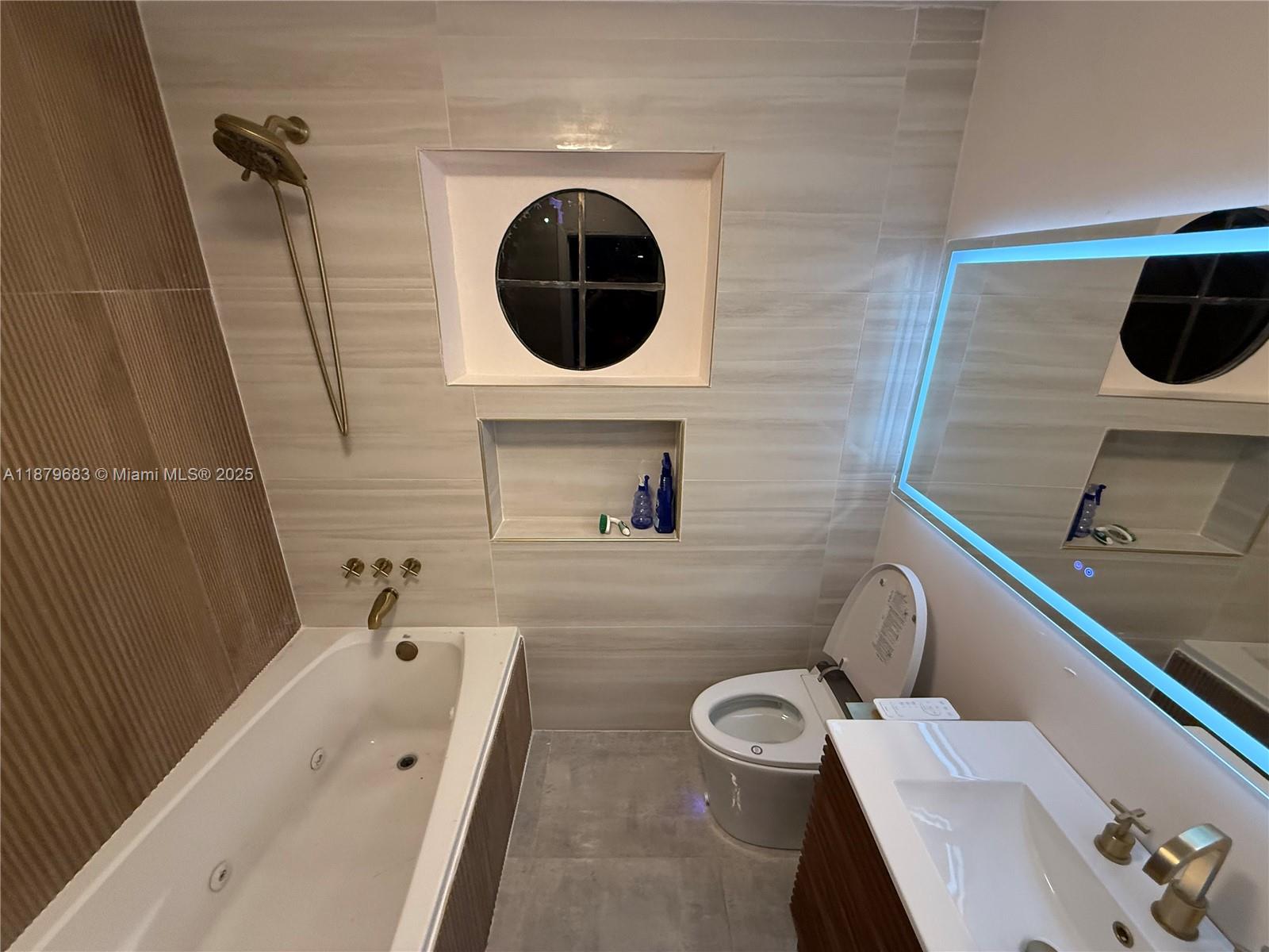 691 NW 7th St Rd Miami, FL 33136