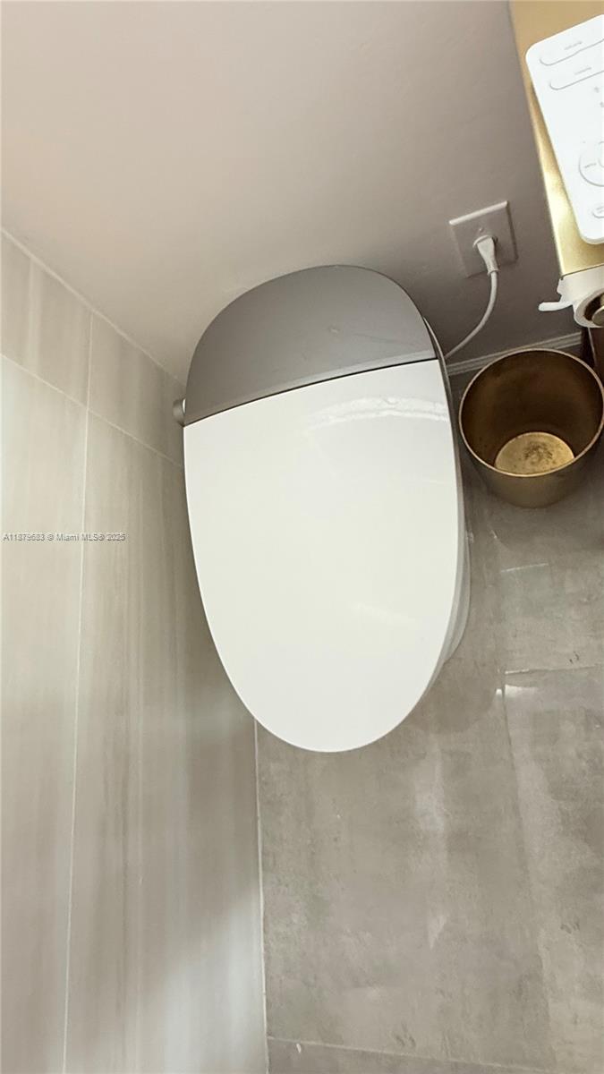 691 NW 7th St Rd Miami, FL 33136