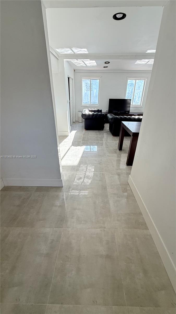 691 NW 7th St Rd Miami, FL 33136