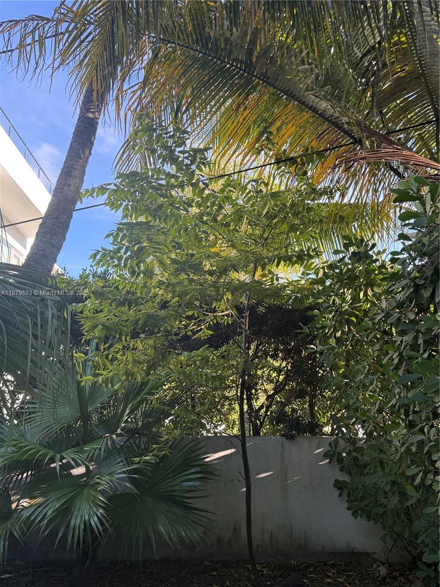 691 NW 7th St Rd Miami, FL 33136