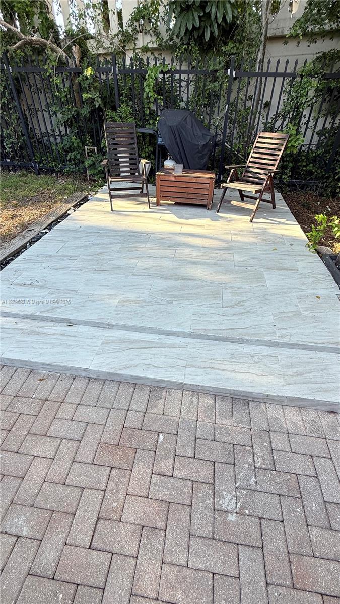 691 NW 7th St Rd Miami, FL 33136