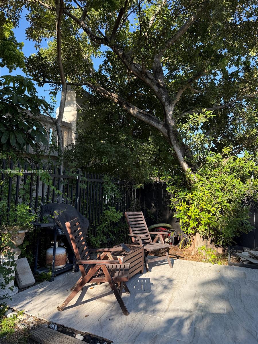 691 NW 7th St Rd Miami, FL 33136