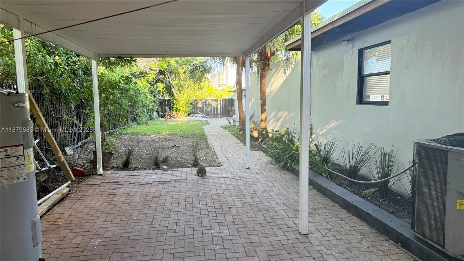 691 NW 7th St Rd Miami, FL 33136