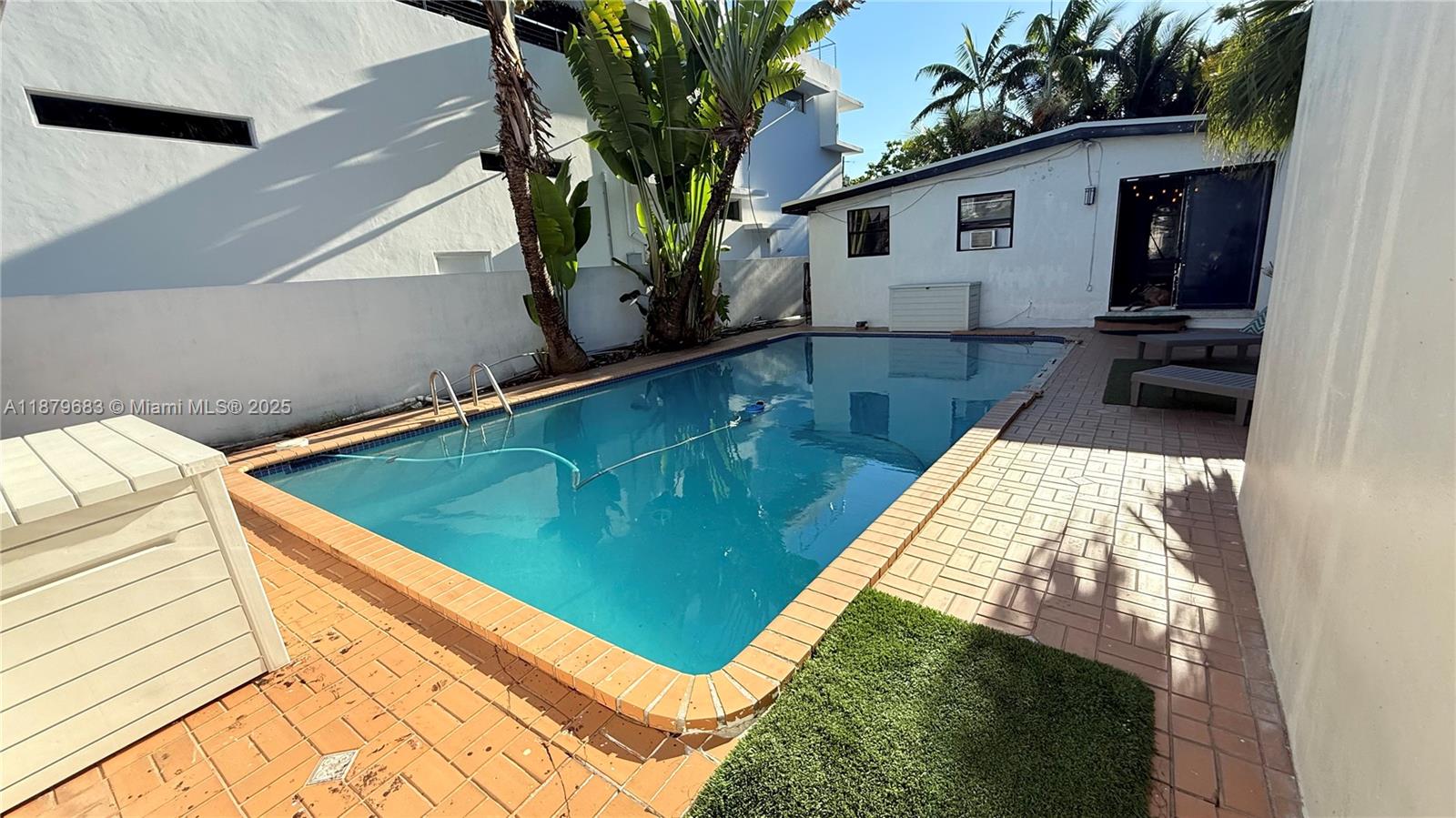 691 NW 7th St Rd Miami, FL 33136