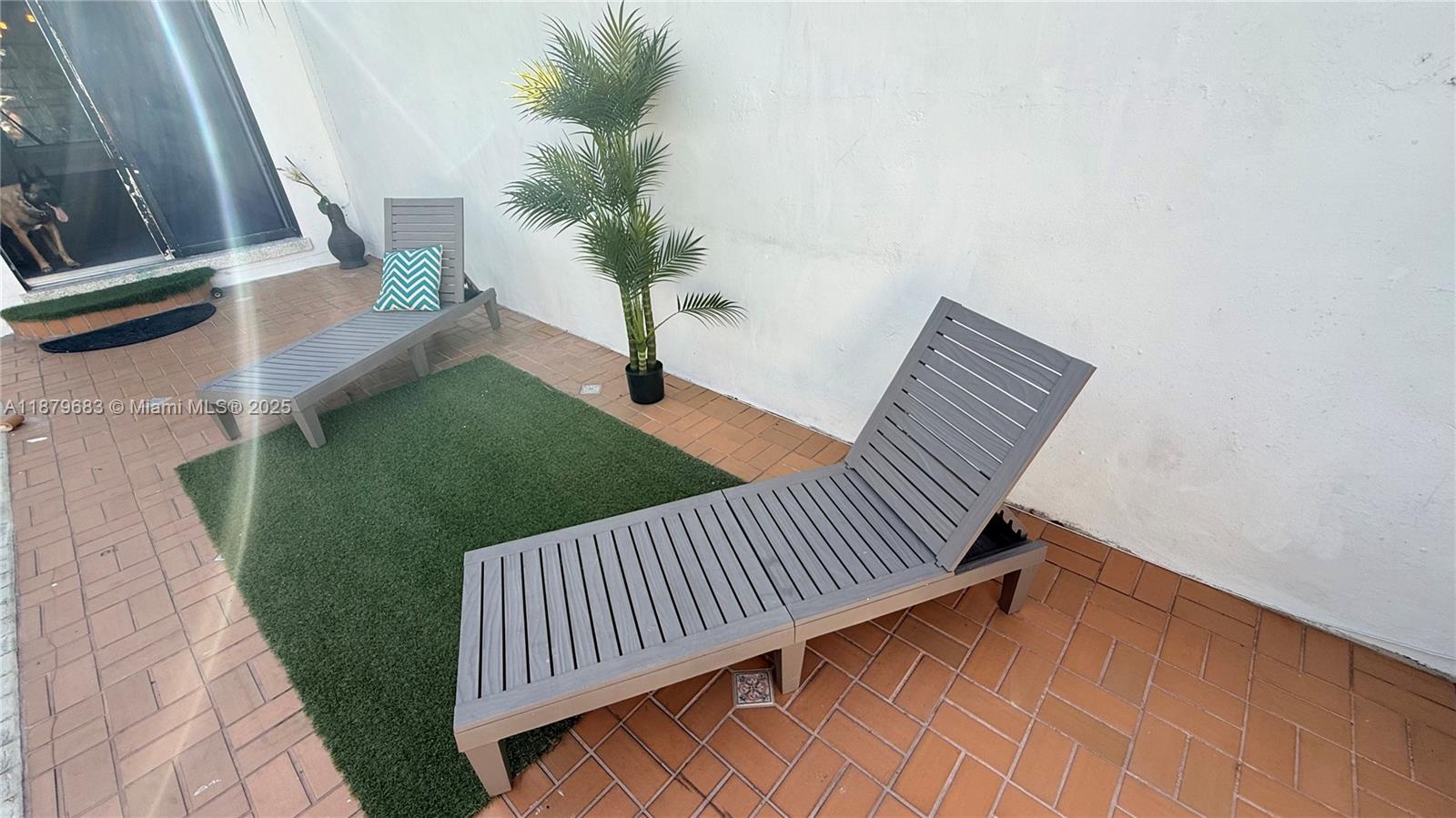 691 NW 7th St Rd Miami, FL 33136