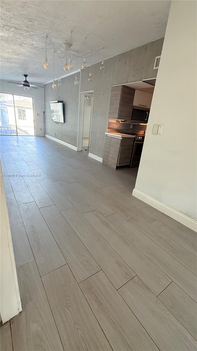 691 NW 7th St Rd Miami, FL 33136