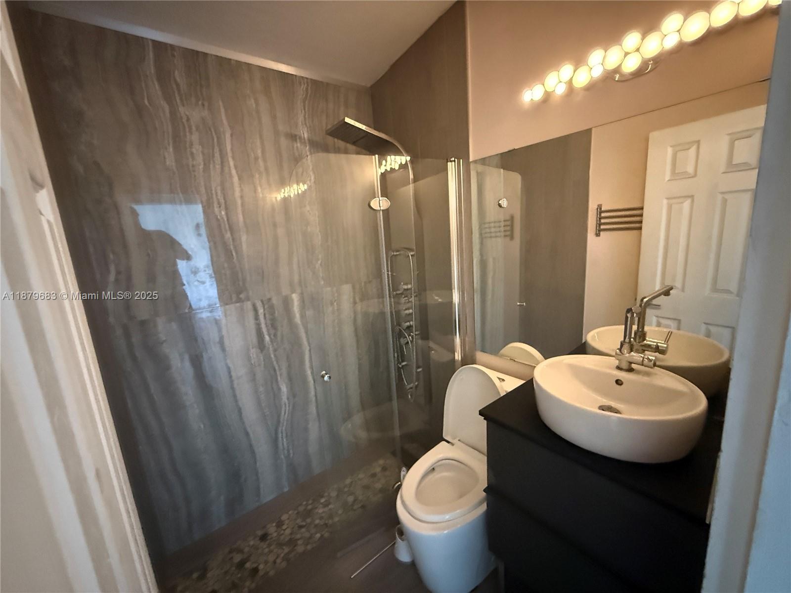 691 NW 7th St Rd Miami, FL 33136