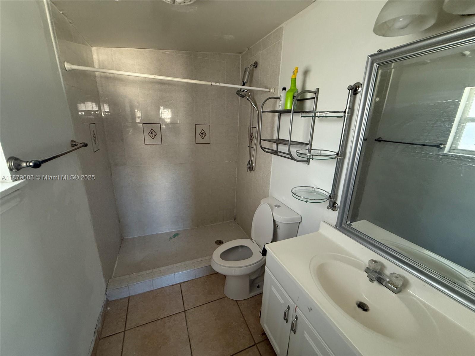 691 NW 7th St Rd Miami, FL 33136