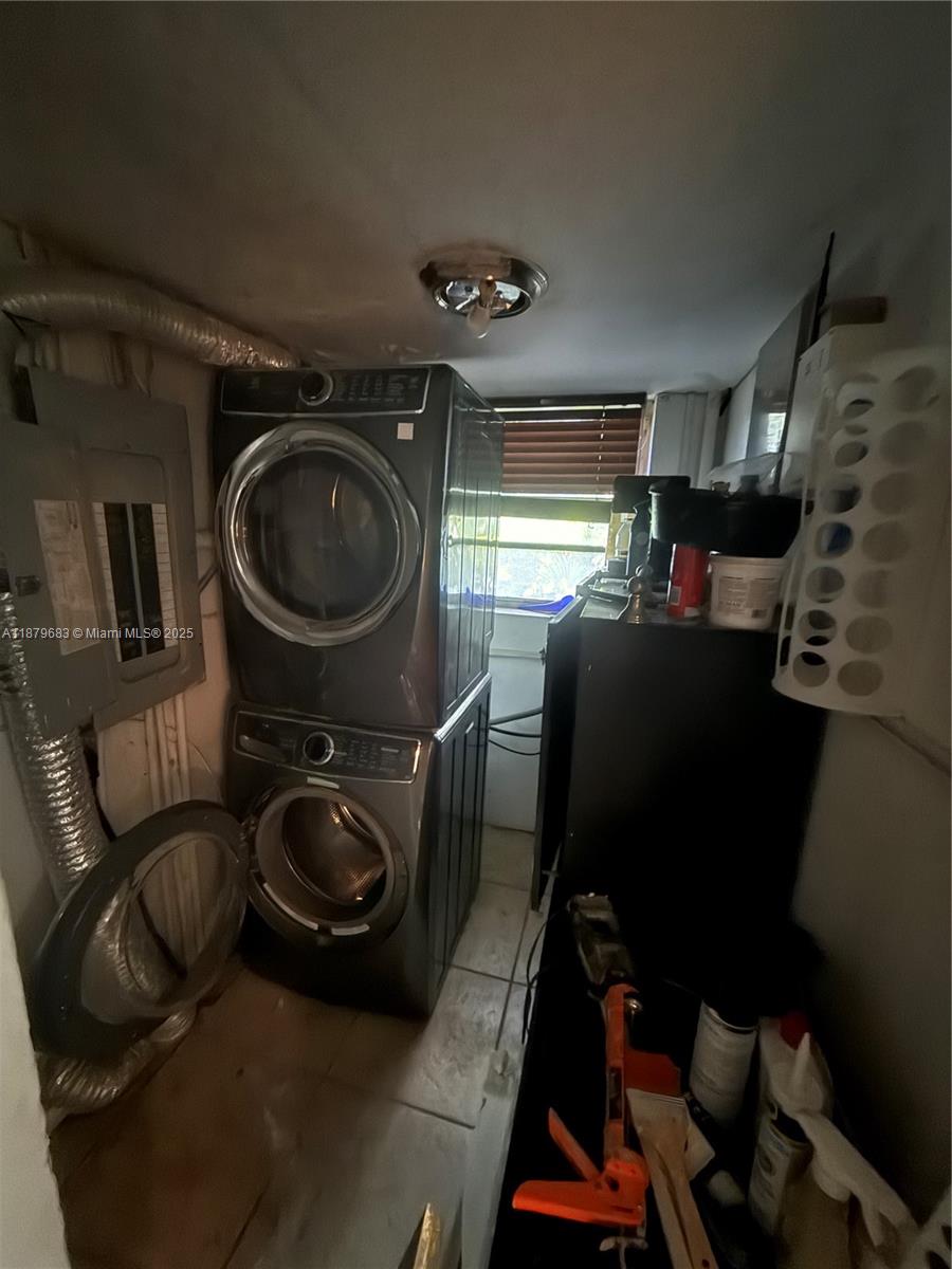 691 NW 7th St Rd Miami, FL 33136