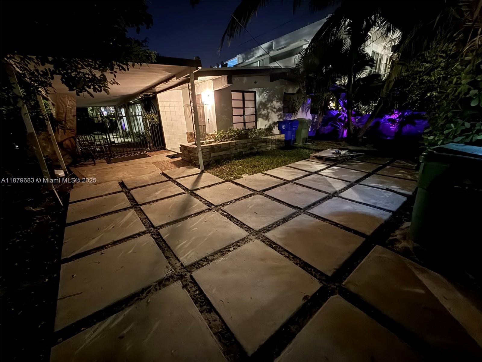 691 NW 7th St Rd Miami, FL 33136