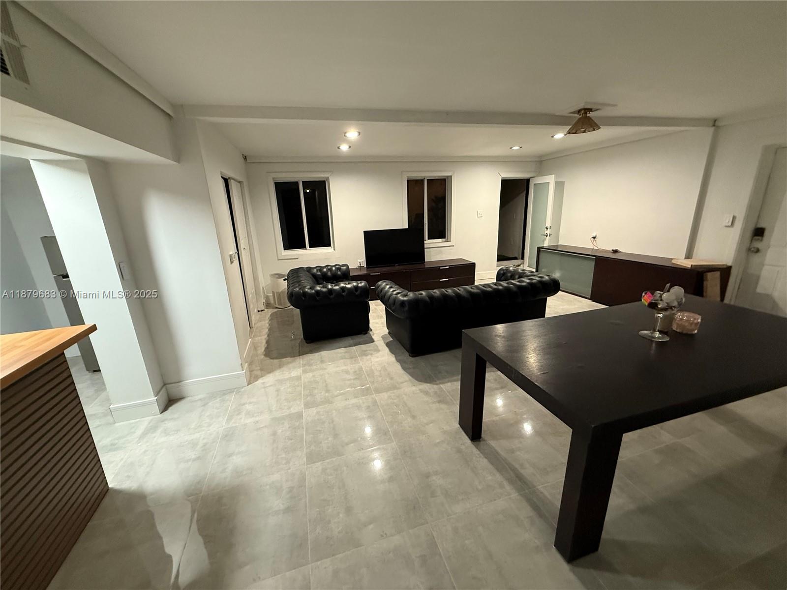 691 NW 7th St Rd Miami, FL 33136