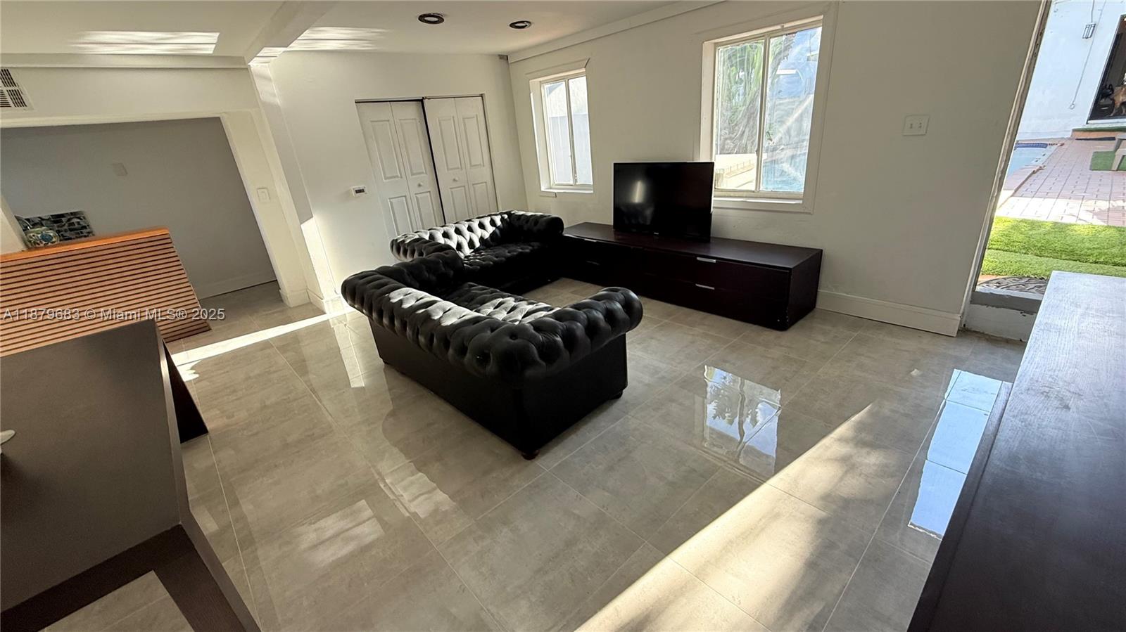 691 NW 7th St Rd Miami, FL 33136