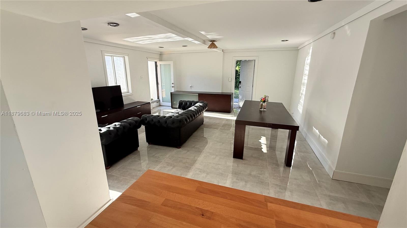 691 NW 7th St Rd Miami, FL 33136