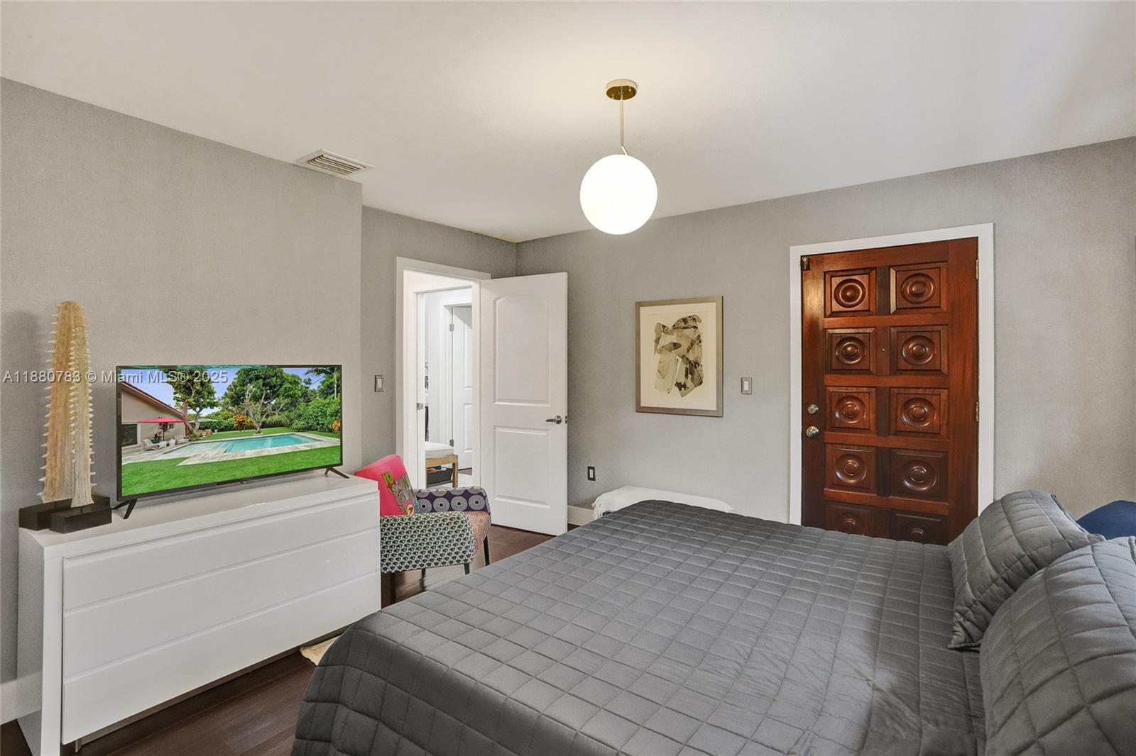 910 SW 23rd Rd Miami, FL 33129